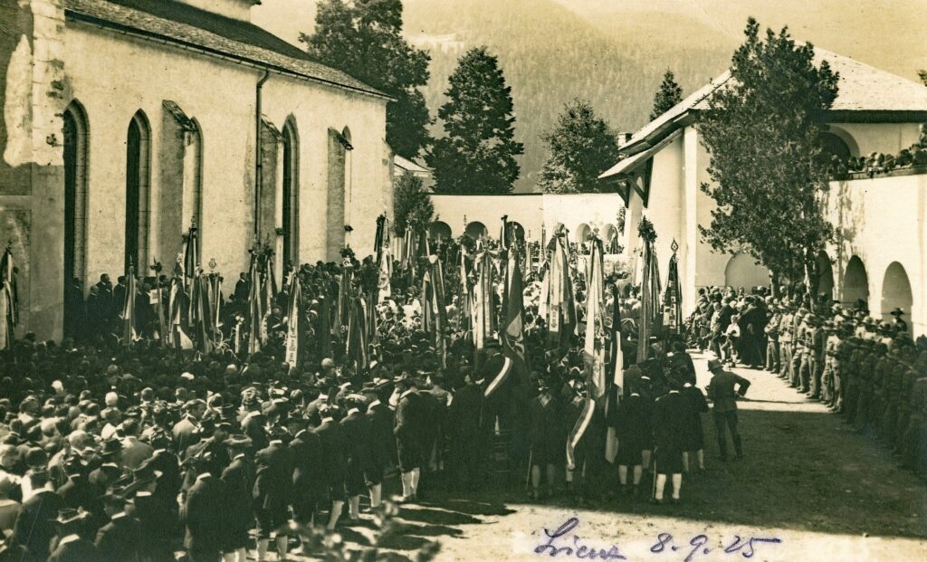 Einweihung des Bezirkskriegerdenkmals am 8. September 1925