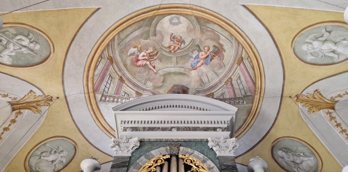 Bild-Decke-Oberlienz Cäcilia an der Orgel mit zwei musizierenden Engeln und einem singenden Putto