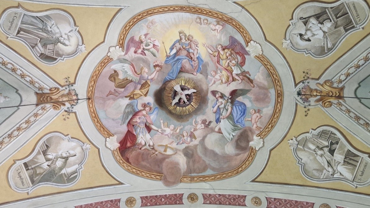 Maria-Himmelskoenigin Maria Himmelskönigin umrahmt von Engeln; der Hl. Geist in der Mitte des Bildes